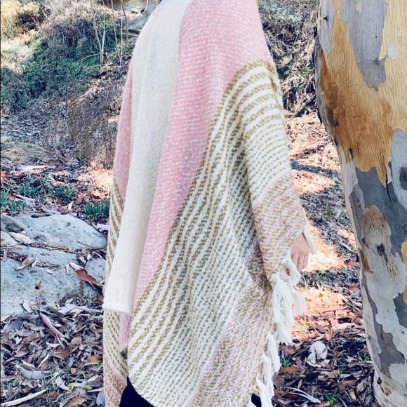 🎈Poncho Style Cardigan OS - Picture 3 of 16